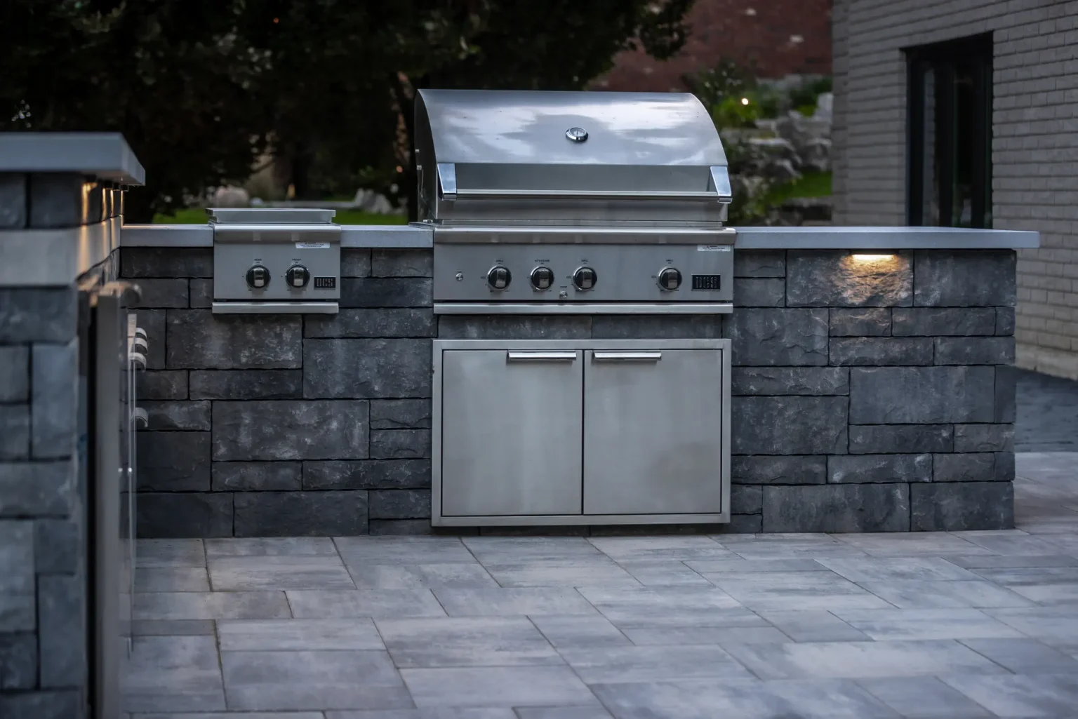 Straight-on view of the built-in barbecue and masonry outdoor kitchen in Dundas.