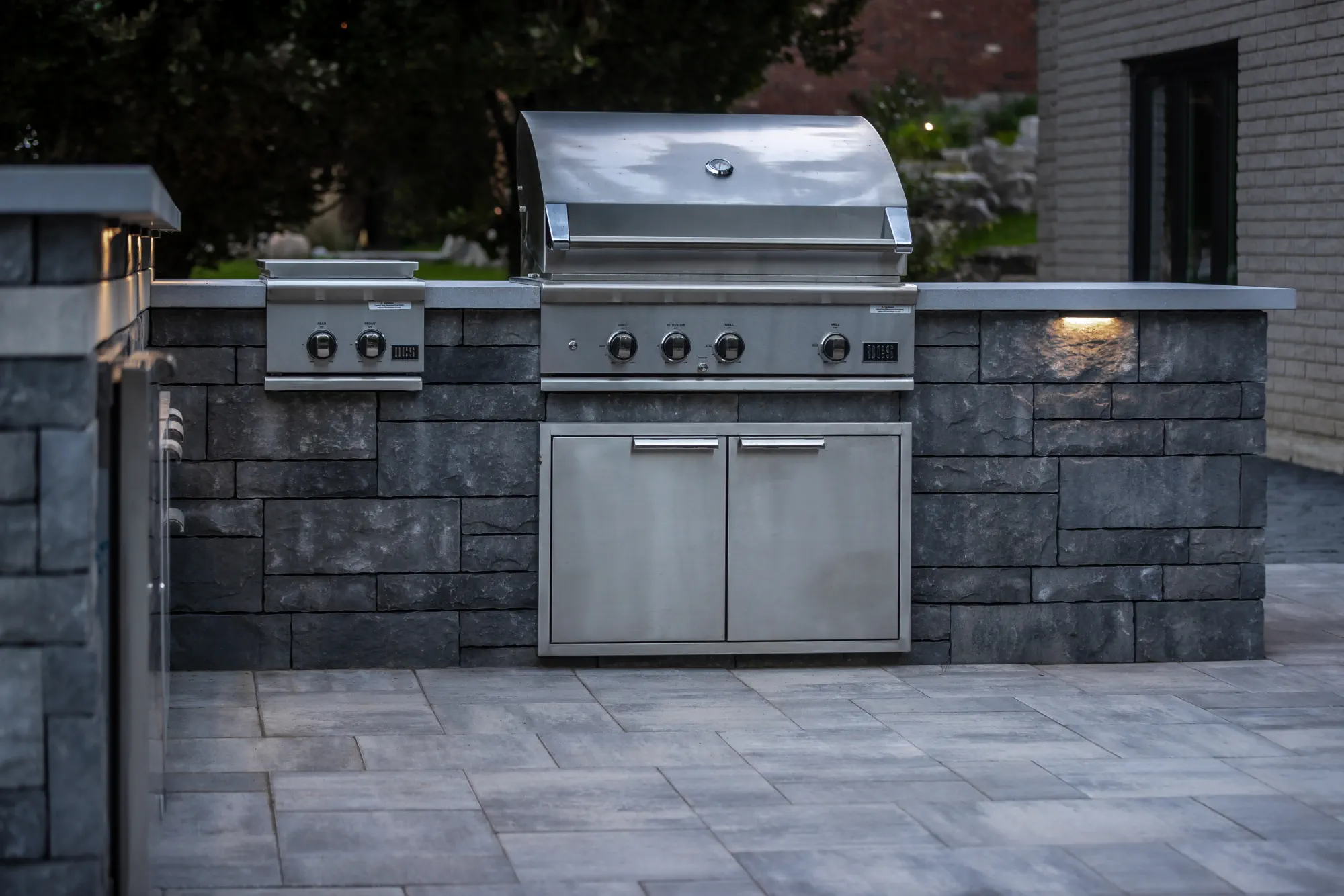 Straight-on view of the built-in barbecue and masonry outdoor kitchen in Dundas.