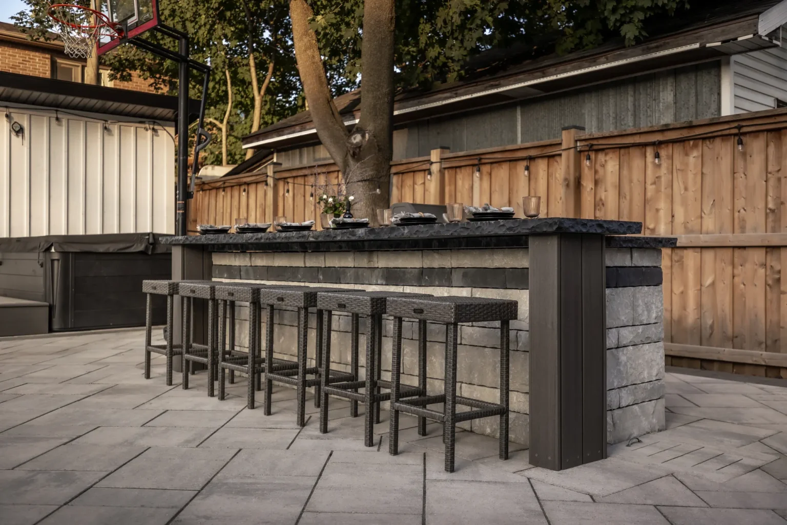 Built-in outdoor bar with stools and masonry side walls in Dundas.