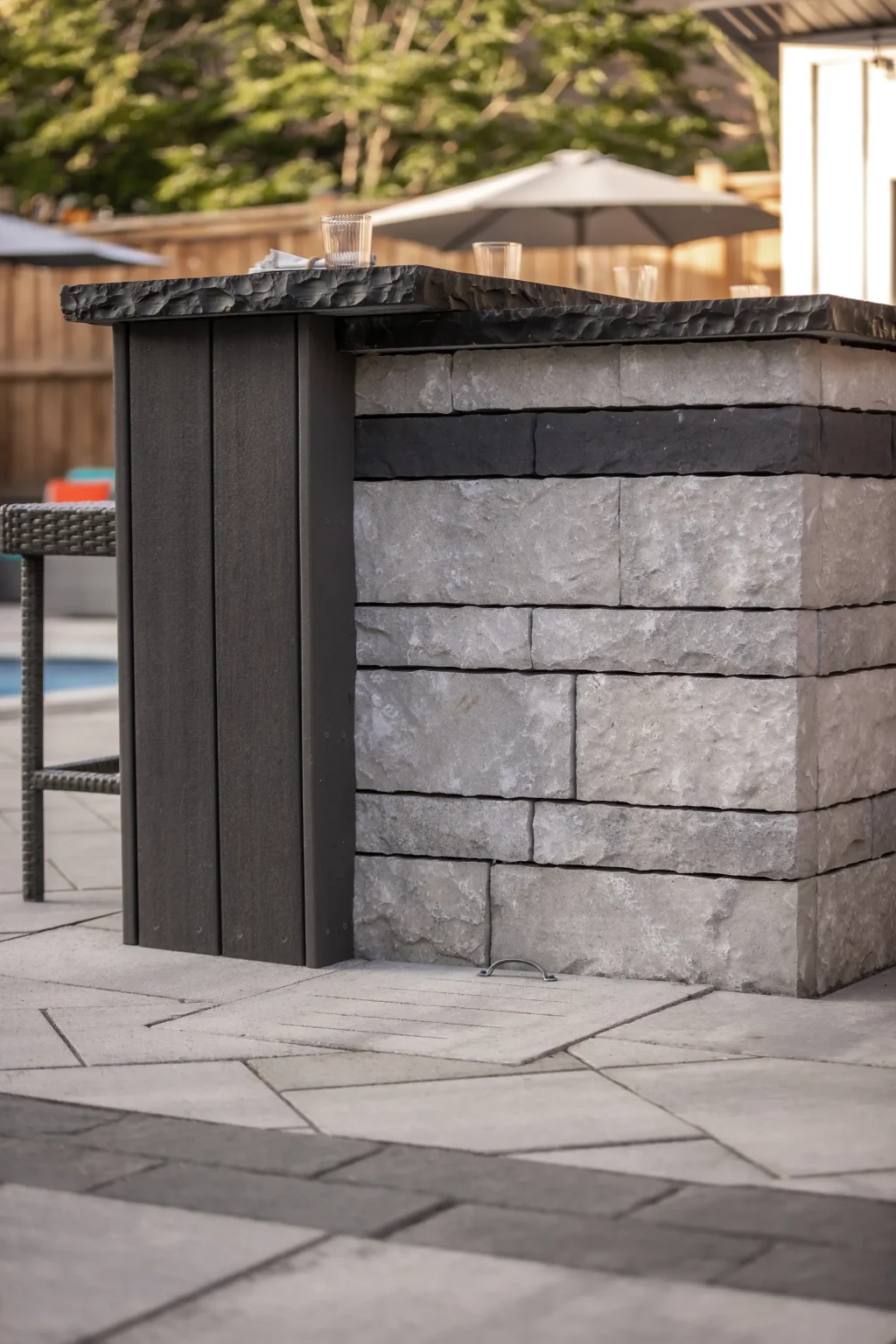 Vertical detail of the outdoor kitchen/bar masonry and dark cladding in Dundas.